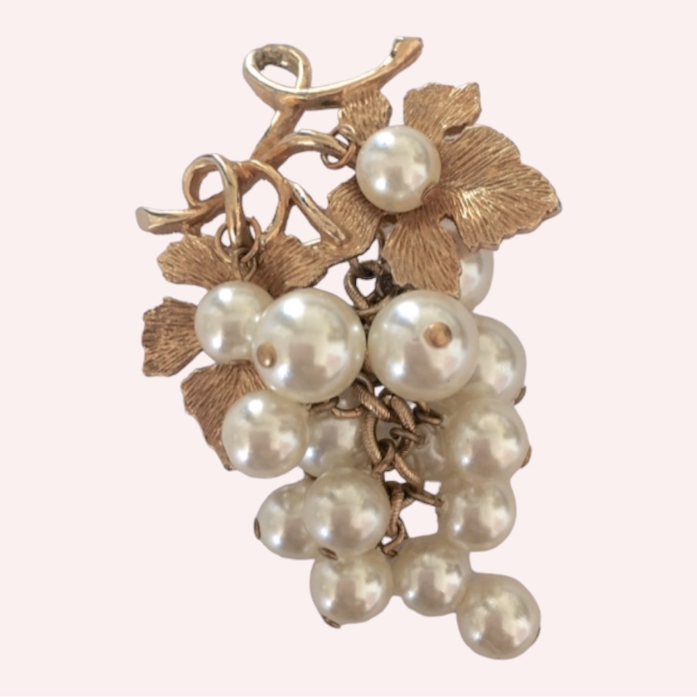 Vintage Pearl Brooch.